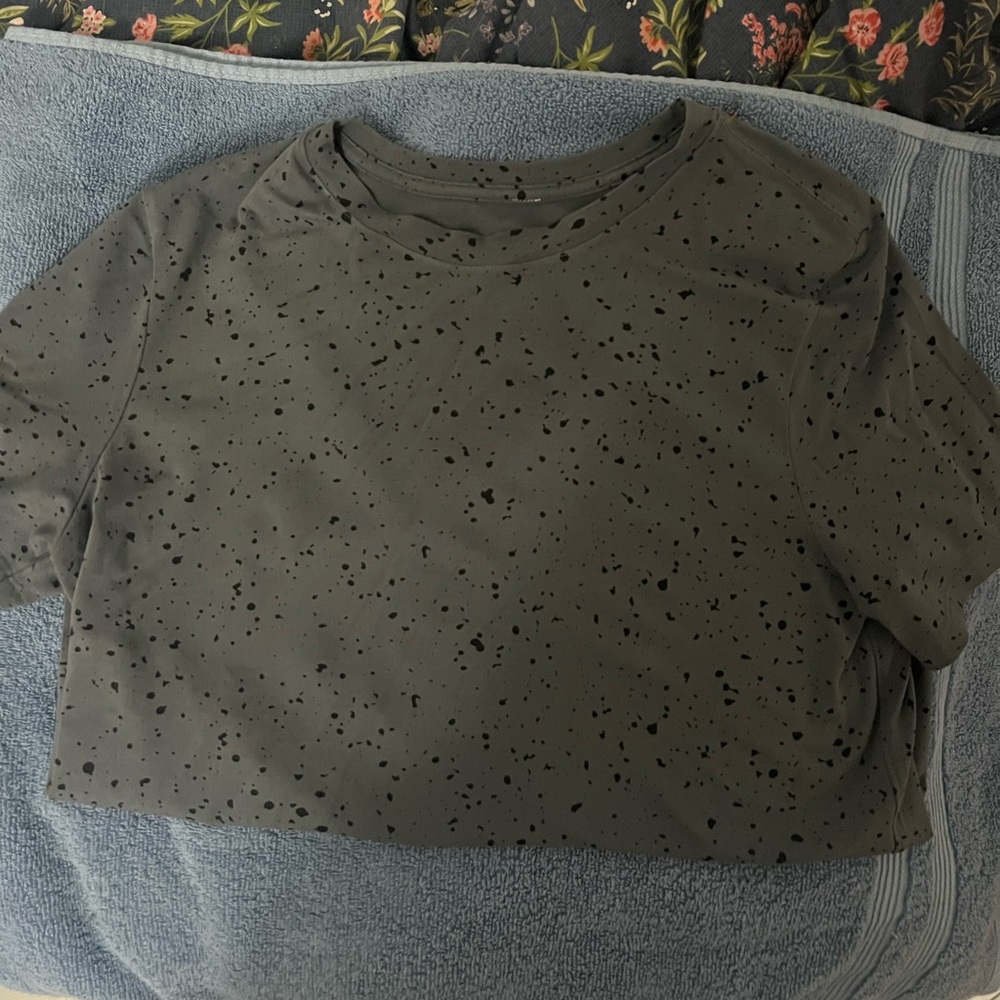 LuluLemon gray spotted shirt. Size large.